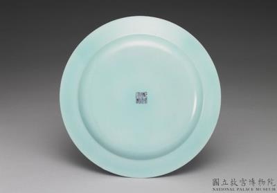 图片[3]-Dish in sky-blue colour in yangcai painted enamels With wood case, Qianlong reign (1736-1795), Qing dynasty-China Archive